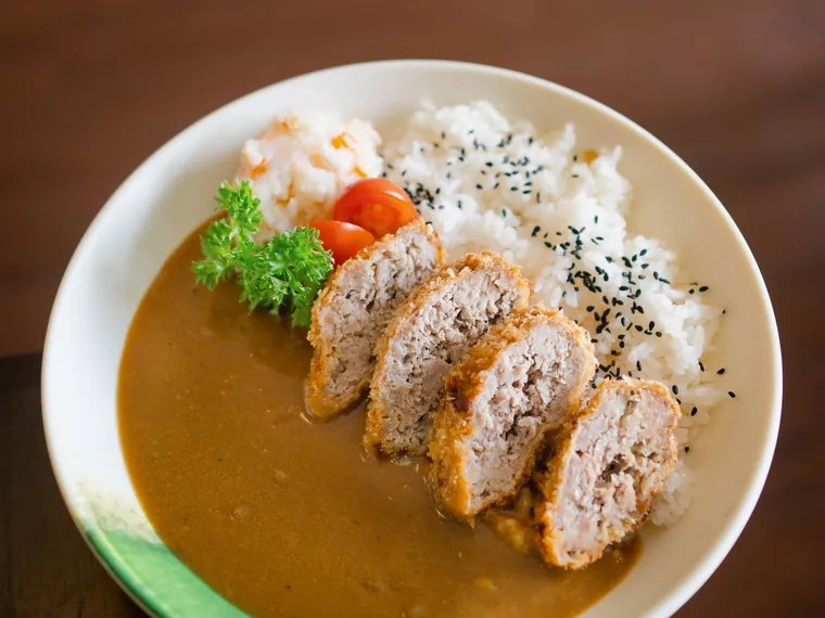 Cơm Kare bò băm chiên xù (Menchikatsu) của Umidon